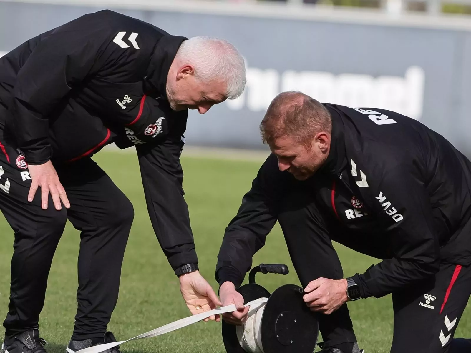 Armin Reutershahn und Lukas Sinkiewicz arbeiten Hand in Hand