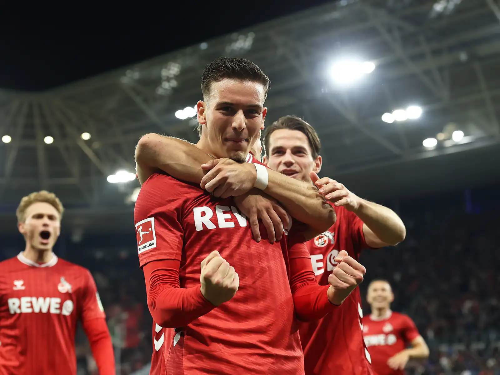 Die Kölner Spieler können jubeln, der Klassenerhalt ist perfekt!