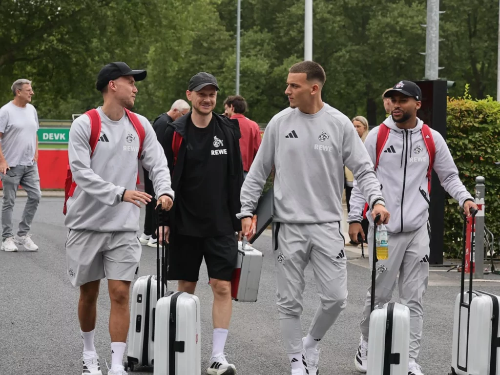 Die Kölner Spieler machen sich am Vormittag auf den Weg nach Kitzbühel