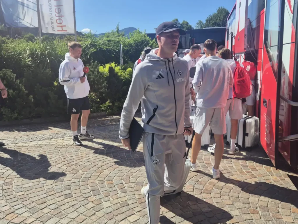 Die FC-Profis kommen in Kitzbühel an