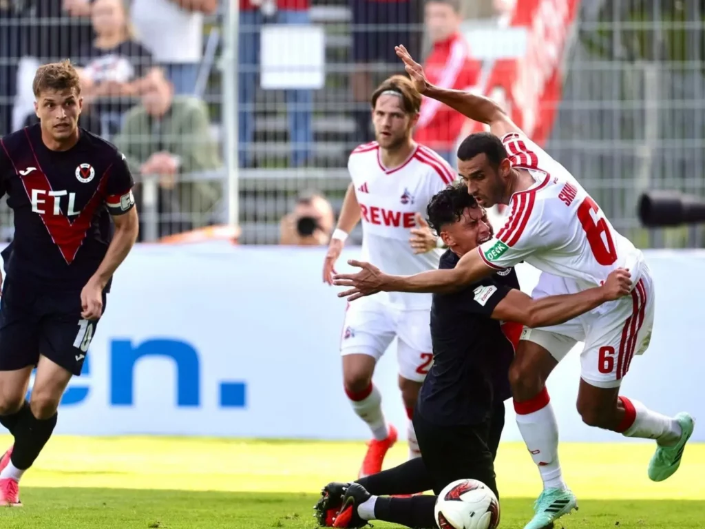Ellyes Skhiri und Jan Thielmann im Duell gegen Viktoria Köln