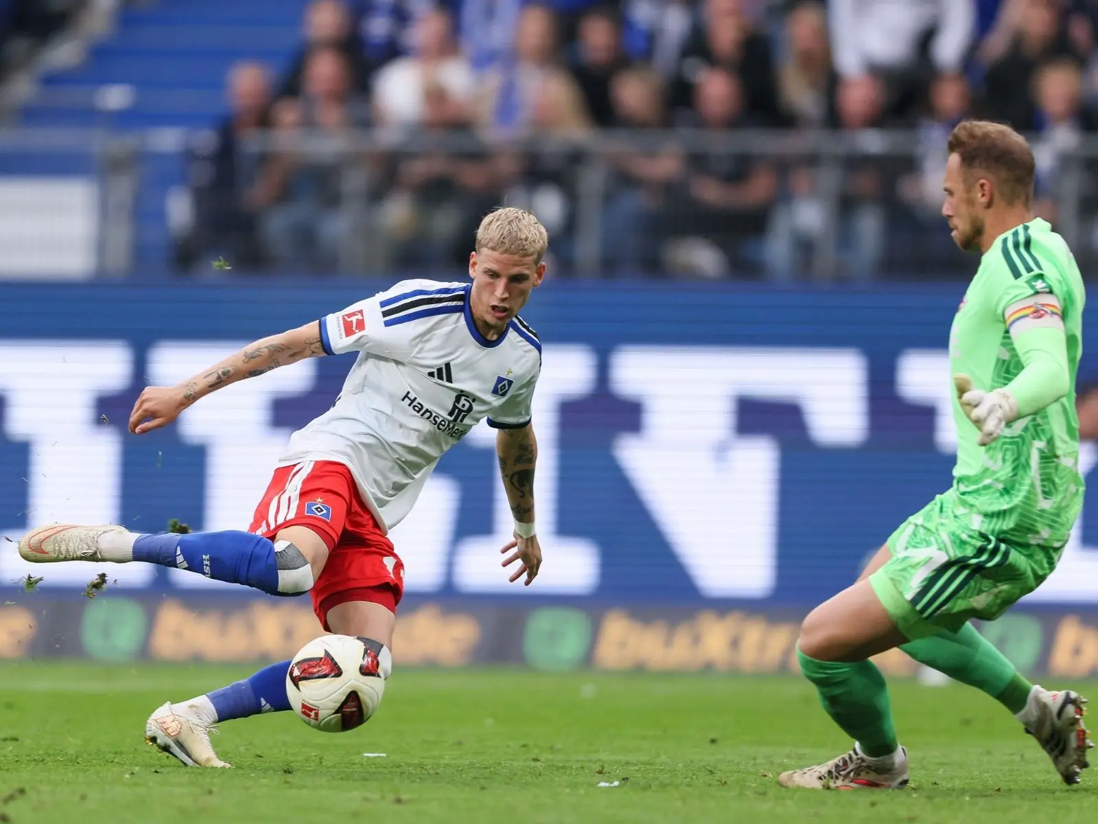 Marvin Schwäbe vom 1. FC Köln gegen den HSV