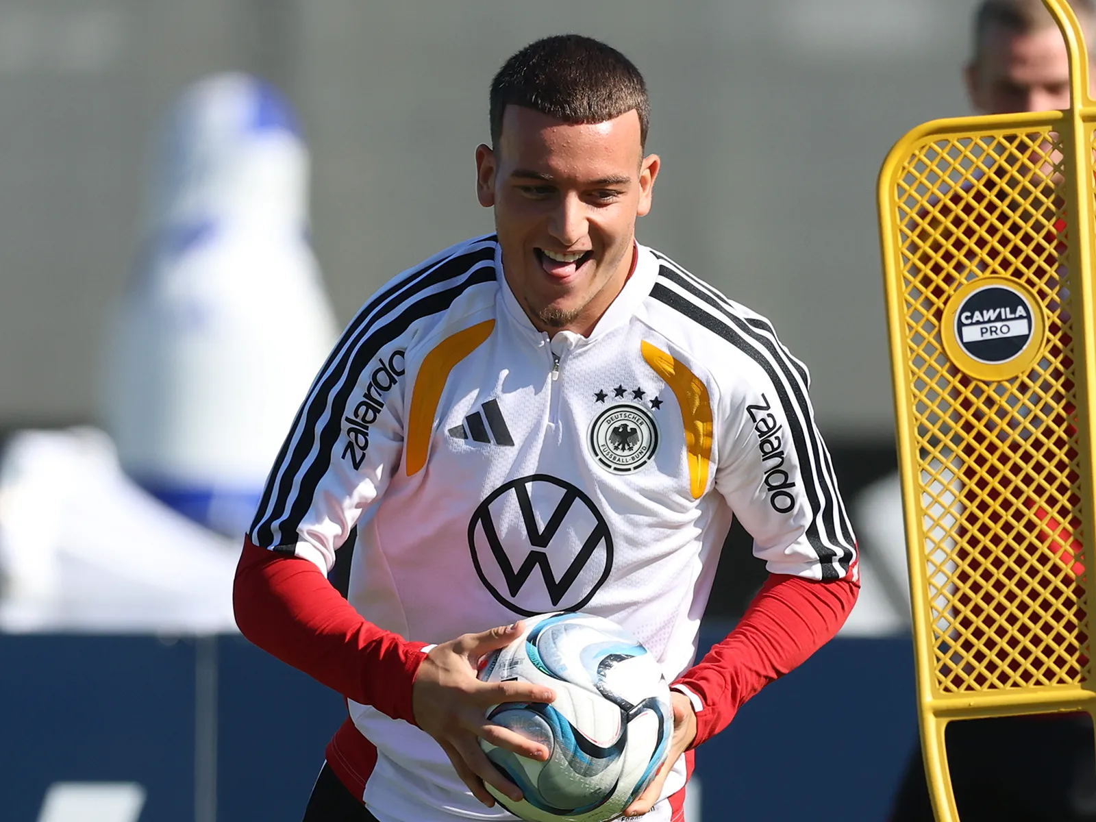 Die nächste DFB-Nominierung, doch die Welt ist nun eine andere: Said El Mala auf der Spur der ganz großen FC-Idole