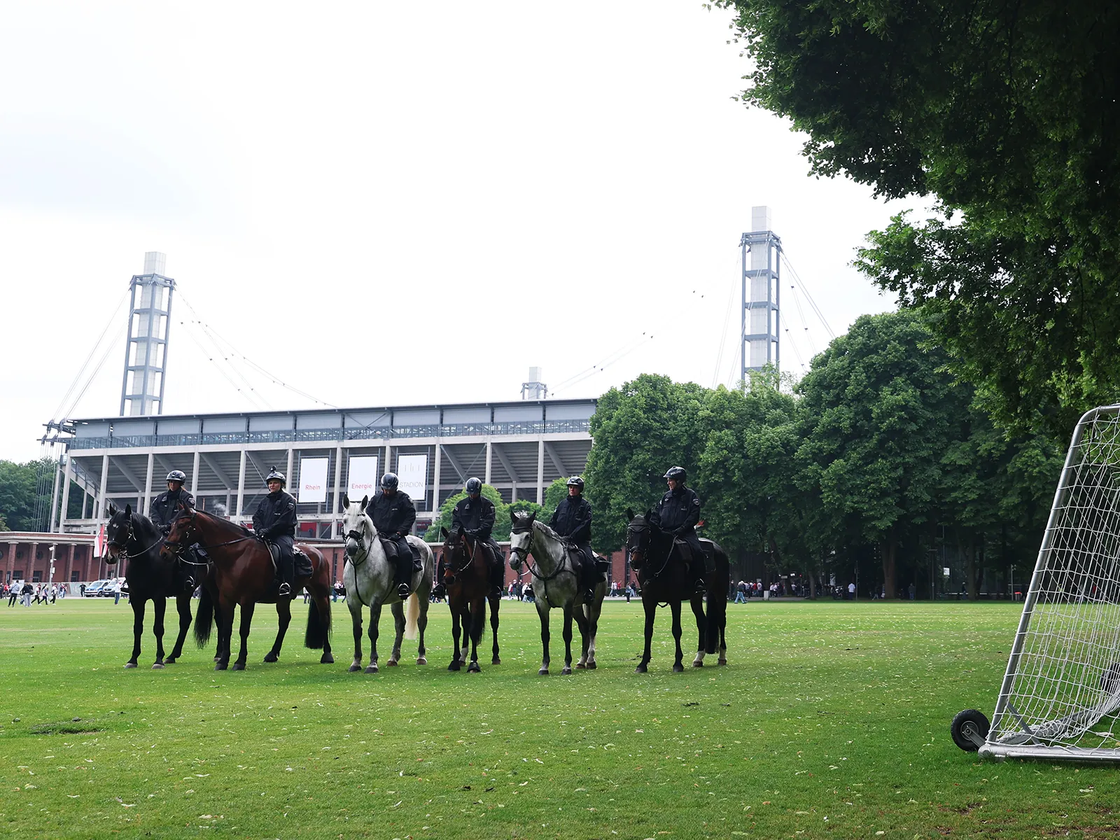 Polizei bereitet sich auf das Derby vor: Neues Konzept greift, Aufenthaltsverbote und Gefährderansprachen