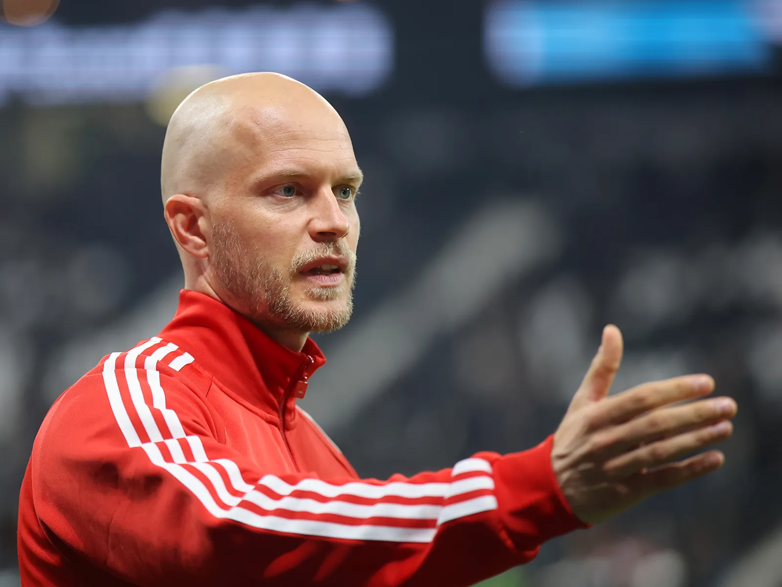 „Wir arbeiten intensiv daran“ – Warum dieser Satz beim 1. FC Köln bald nicht mehr reichen darf – Ein Kommentar