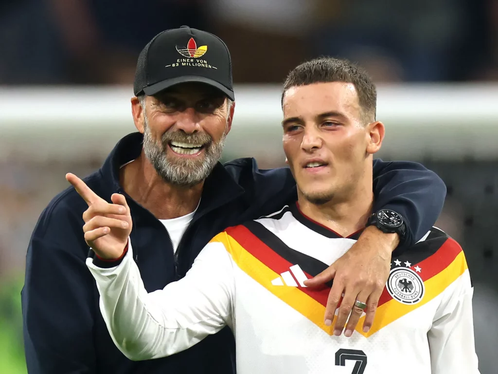 Jürgen Klopp und Said El Mala beim Länderspiel gegen Serbien